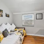 Open Floor Spacious Home, 15Min From Downtown, Private Garage, Kids Friendly